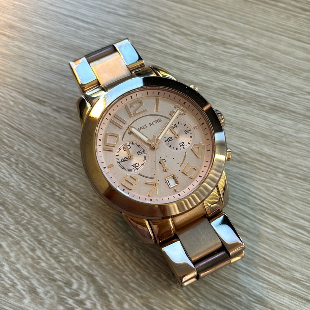 Preowned Michael Kors rose gold watch